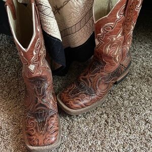 Square toe boots with skulls